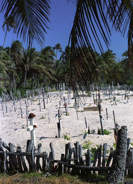 Cimetière de l'île Ouvea, îles Loyauté, Nouvelle Calédonie