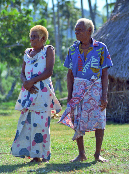 Le chef du village et son épouse, île Matuku, îles Fidji