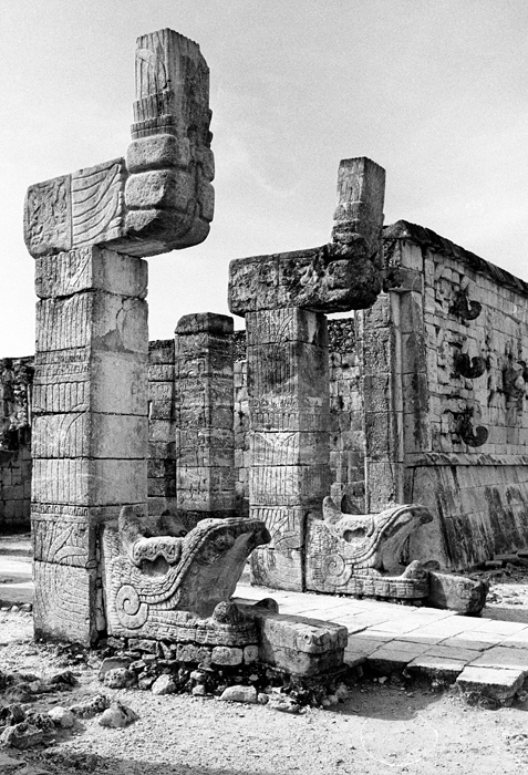 Serpents  plumes, entre du Temple des Guerriers, Chichn Itz, Yucatn, Mexique