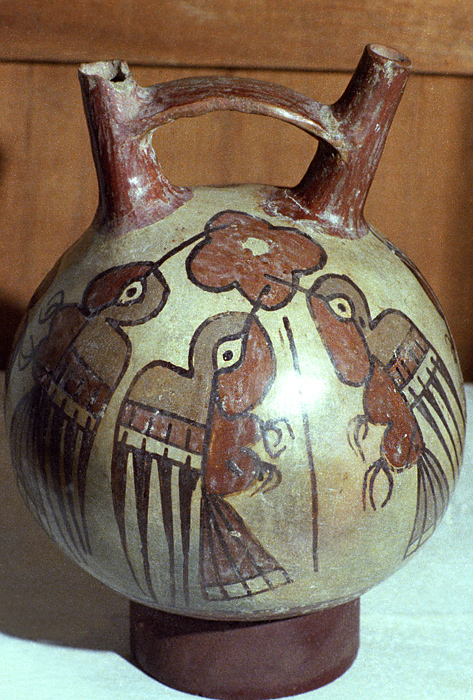 Céramique Nazca décorée de colibris, musée de Ica
