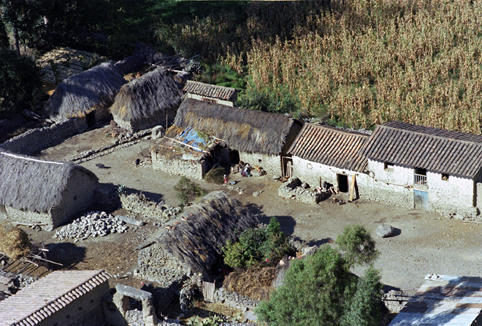 Le petit village près de la forteresse de Ollantaytambo, Pérou