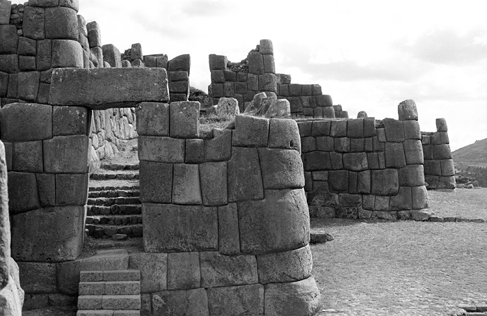 Les murs de la forteresse Inca de Sacsayhuamán, Pérou