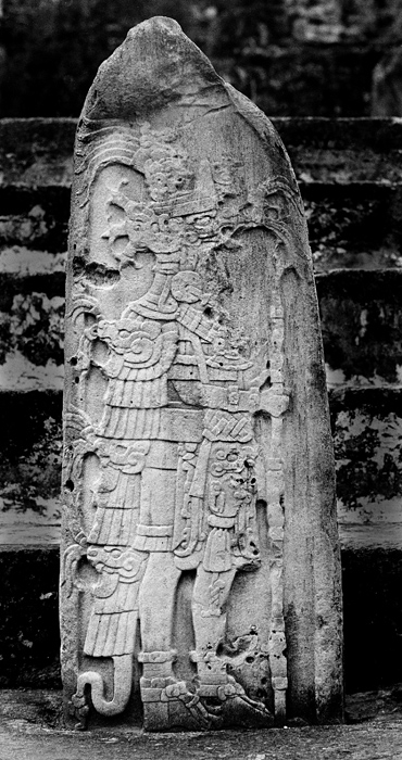 Stèle 9, Tikal, jungle du Petén, Guatemala