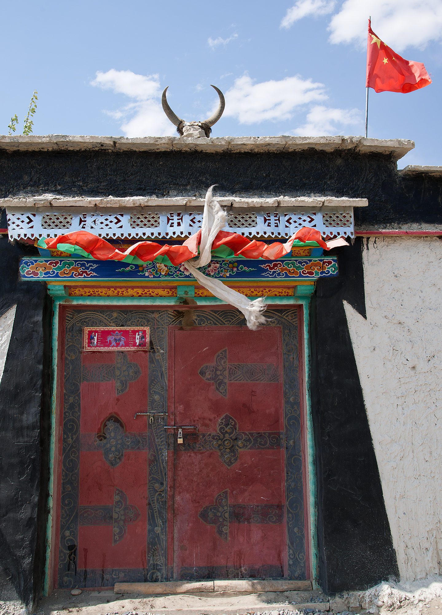 Porte d'une belle maison de Tholing, Tibet